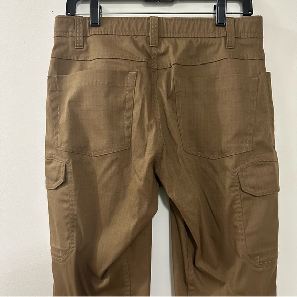 Mens Under Armour Tactical Guardian Cargo Pants, Size 30/32, Brown Loose Fit - Picture 7 of 9